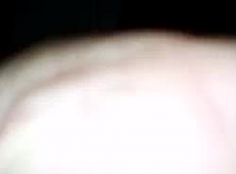 رشيقة صغيرة بيضاء خشب الأبنوس يحصل على وجهها مارس الجنس من وراء في الهواء الطلق.