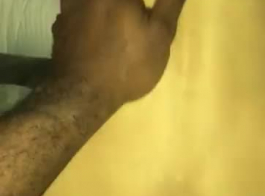 الرجل الأسود يمارس الجنس مع صديقة صديقه العزيز بينما يصنع بهدوء فيديو منه.