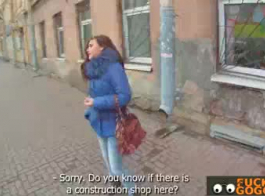 امرأة سمراء التشيكية ، تمتص فيرايوم ديك الغريب الصلب في سيارته ، قبل أن يمارس الجنس على الأرض.