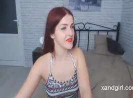 امرأة حمراء تحصل على بوسها محشوة من قبل اثنين من ديكس كبيرة.