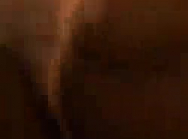 تم ربط عاهرة سوداء حلوة مع ثدي كبير ومارس الجنس معها بشدة ، أمام الكاميرا