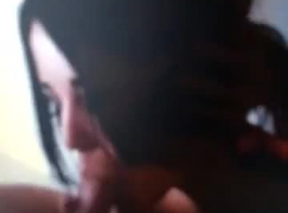 امرأة سمراء نحيفة بيج أندروز تفرك بوسها أمام الكاميرا وتستمتع بها كثيرًا