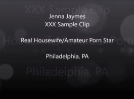 جميلة جينا تجعل الفيديو الإباحية مع صديقتها، لأنه يبدو وكأنه فكرة جيدة